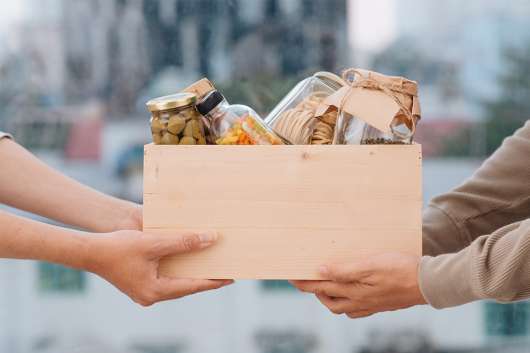 Foto: Box mit Lebensmitteln