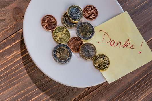 Foto: Teller mit Münzen